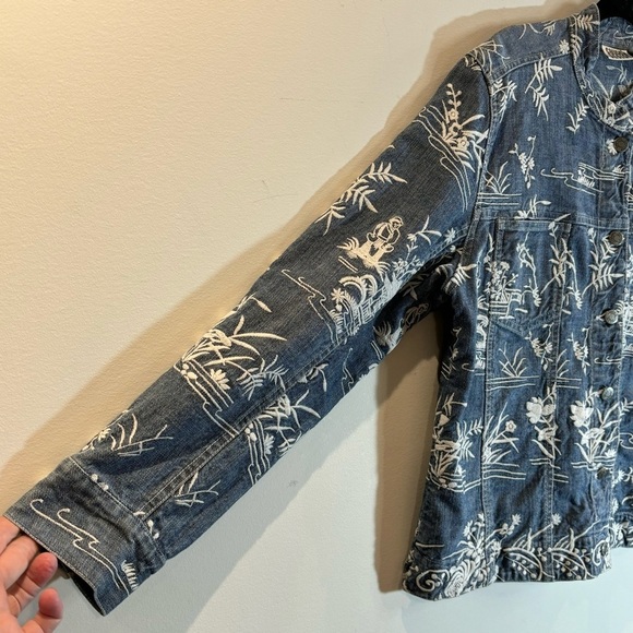 CHICO’S DESIGN Sz 2 Rare Japanese Garden Embroidery Funnel Neck Denim Jacket - Picture 5 of 9